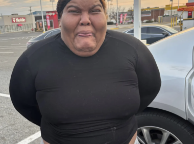 曾因芬太尼罪被驱逐,费城毒贩非法重返美国后被ICE逮捕!现场痛哭不已!